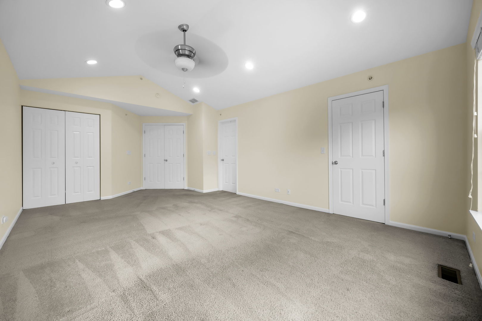 1028 Orchard Pond Court Lake Zurich IL 60047