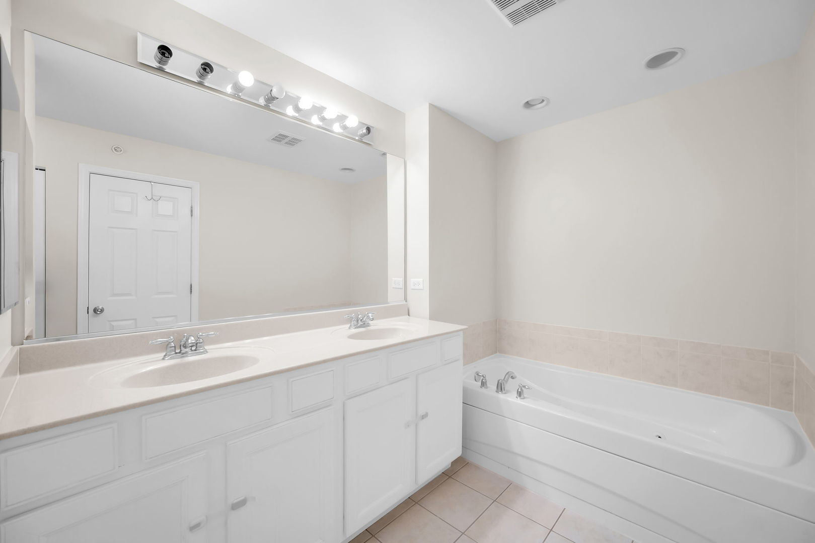 1028 Orchard Pond Court Lake Zurich IL 60047