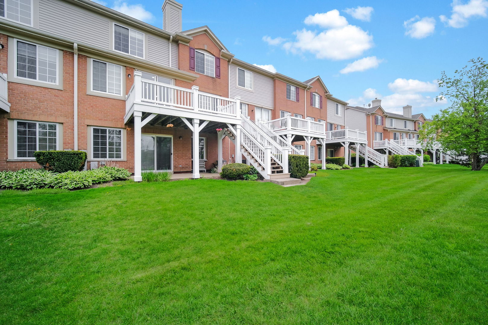 1028 Orchard Pond Court Lake Zurich IL 60047