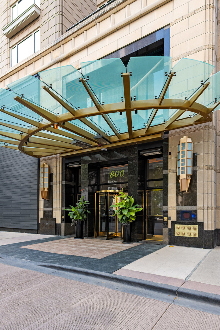 800 North Michigan Avenue Chicago IL 60611