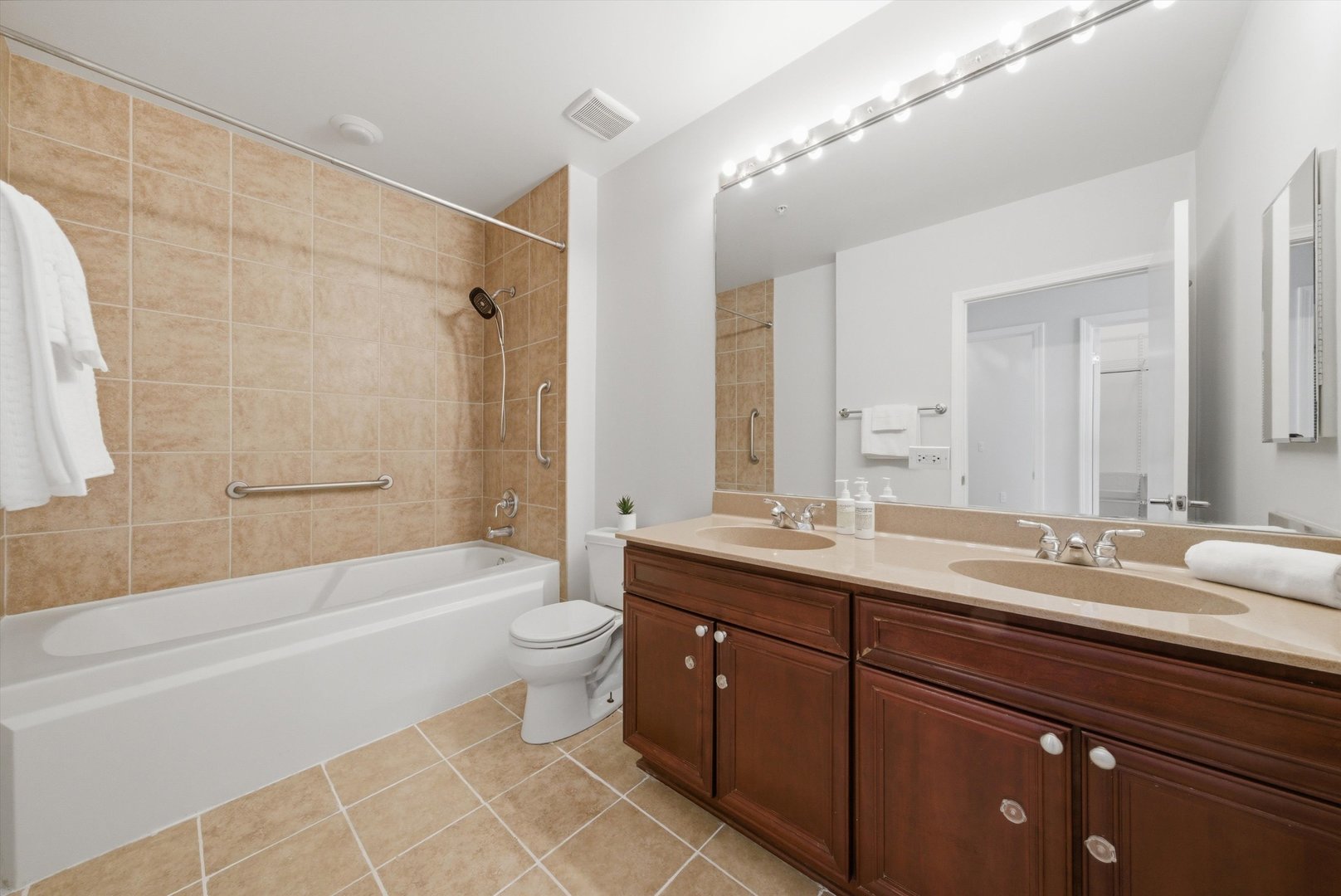233 East 13th Street Chicago IL 60605