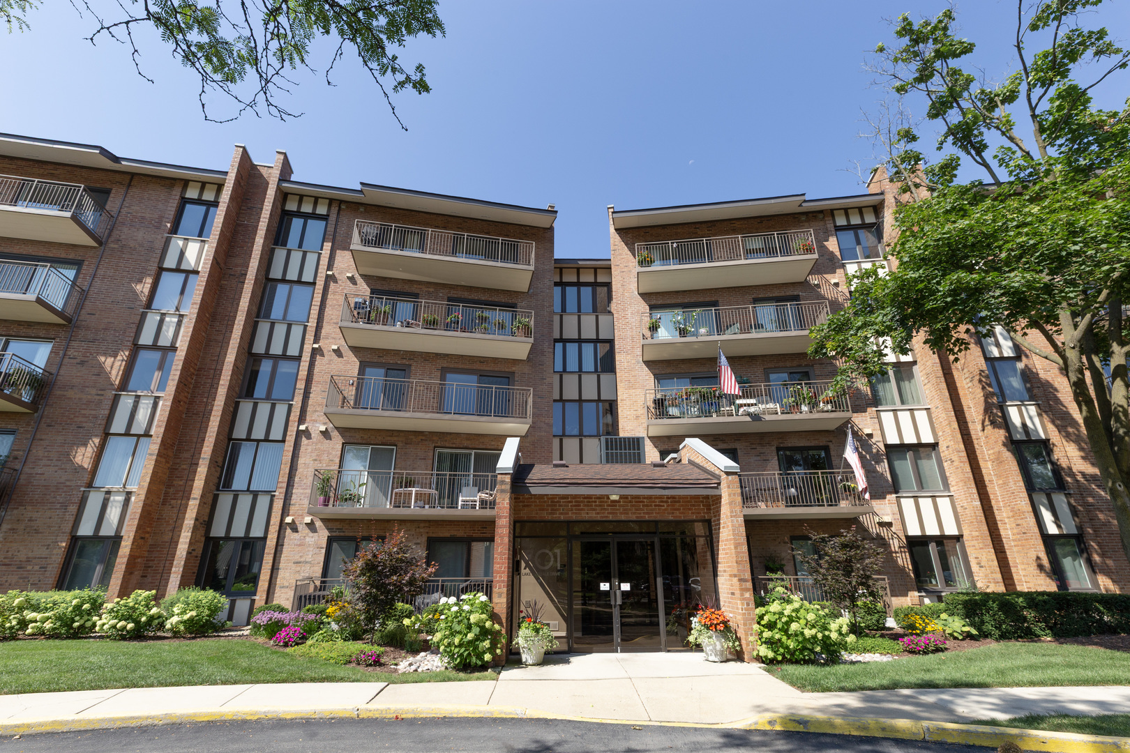 701 Lake Hinsdale Drive Willowbrook IL 60527
