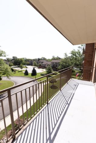 701 Lake Hinsdale Drive Willowbrook IL 60527