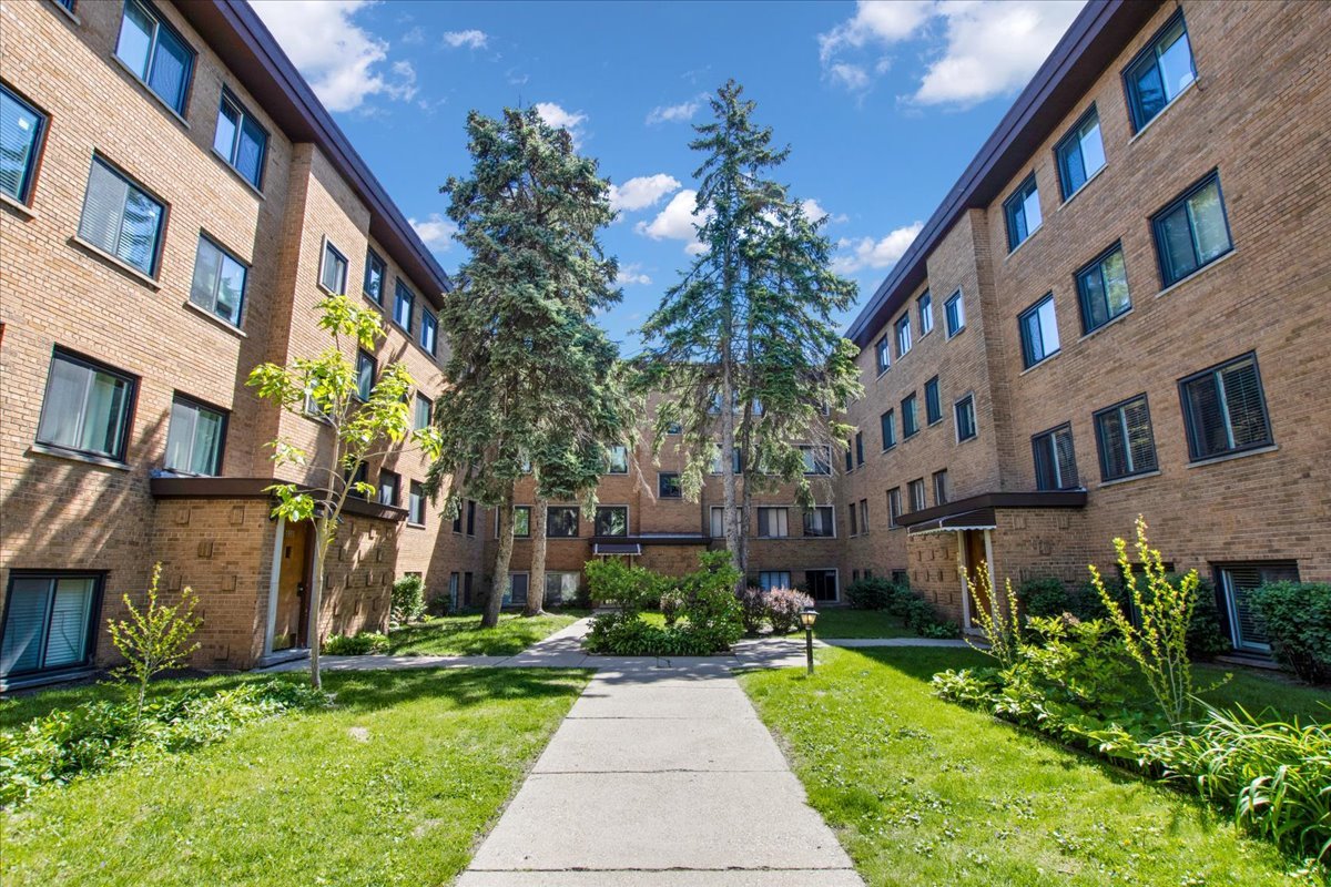 7351 North Ridge Boulevard Chicago IL 60645