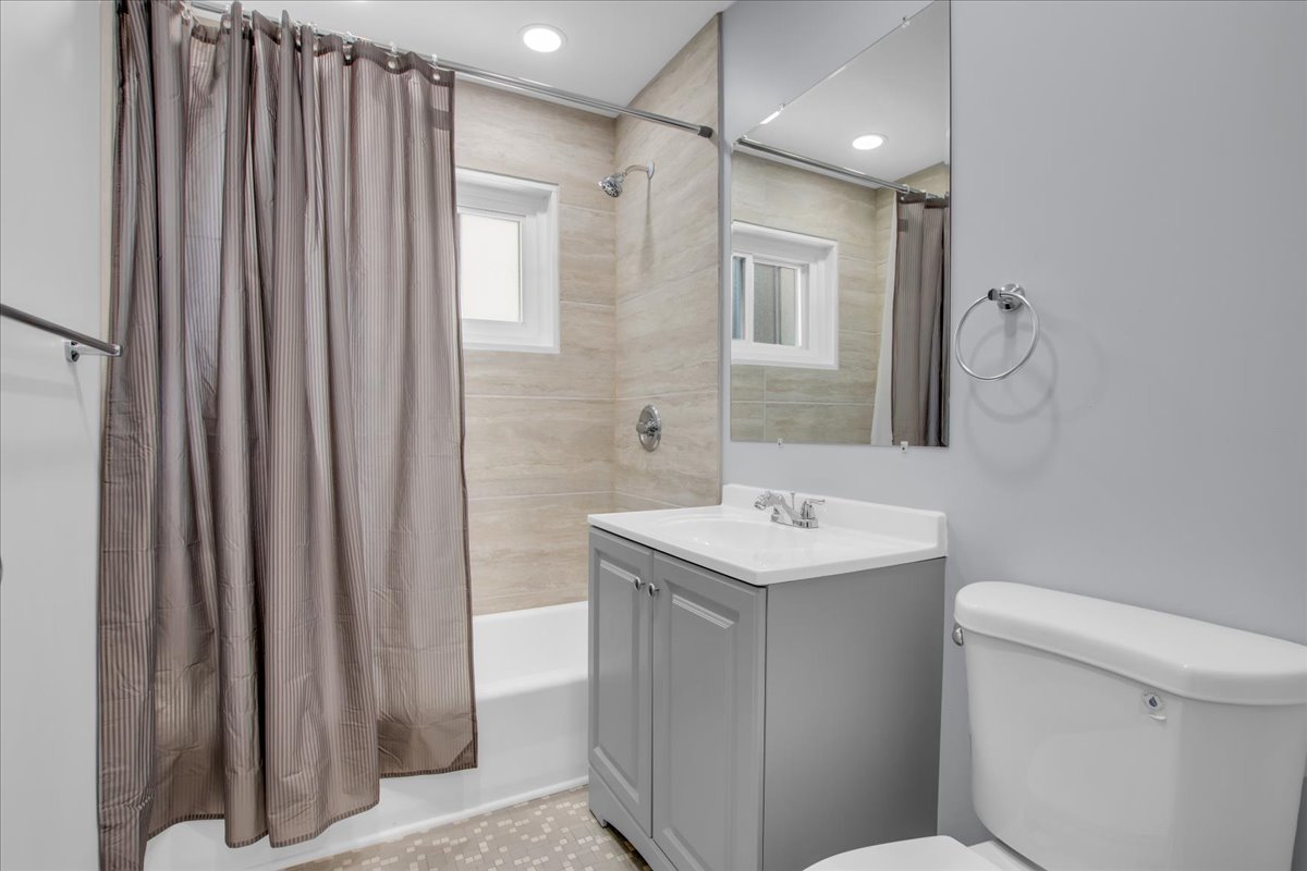 7351 North Ridge Boulevard Chicago IL 60645