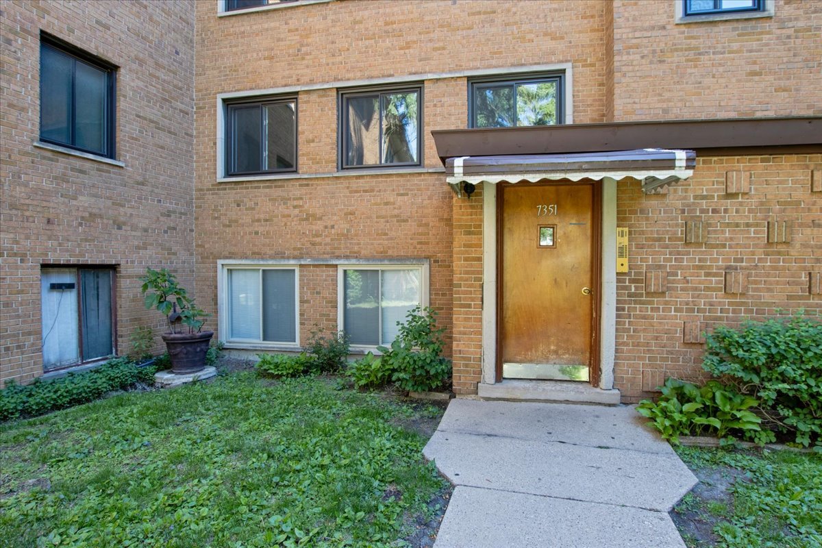7351 North Ridge Boulevard Chicago IL 60645