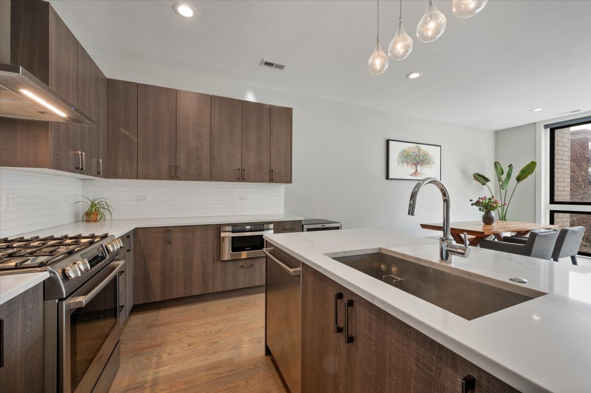 2730 West Armitage Avenue Chicago IL 60647