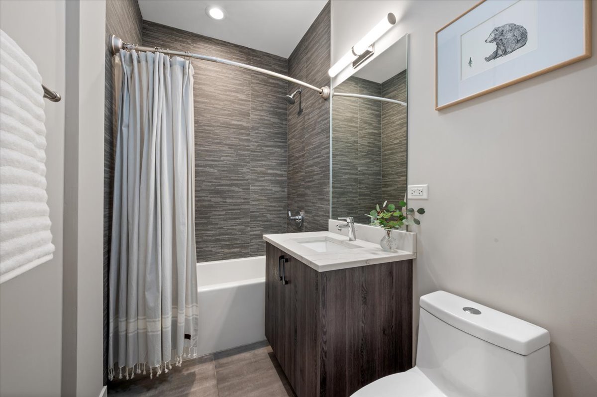 2730 West Armitage Avenue Chicago IL 60647