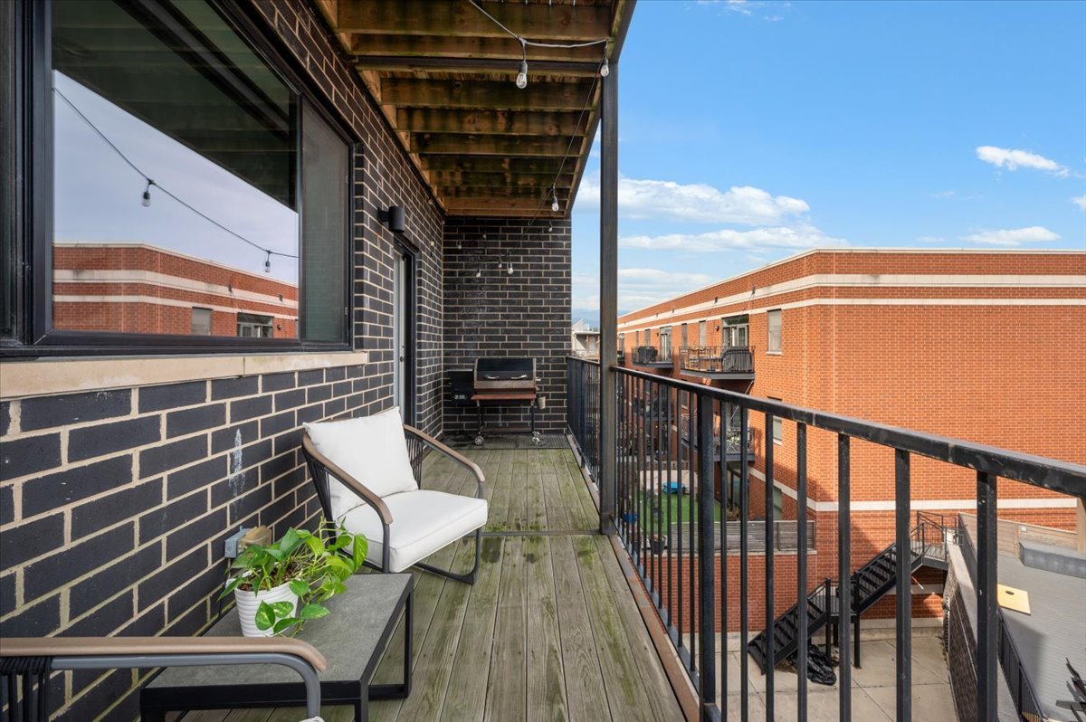 2730 West Armitage Avenue Chicago IL 60647