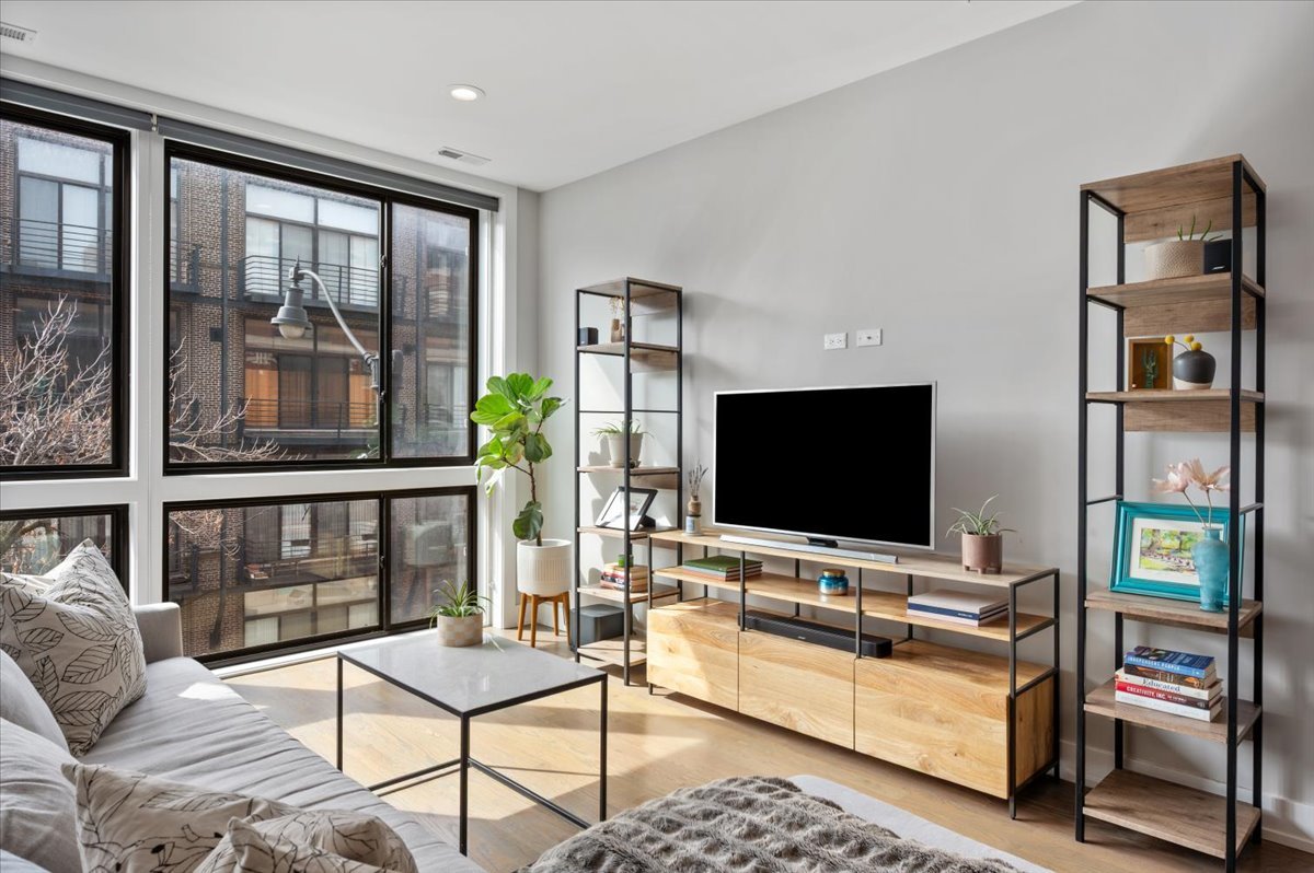 2730 West Armitage Avenue Chicago IL 60647
