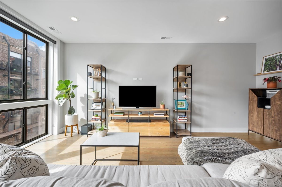 2730 West Armitage Avenue Chicago IL 60647