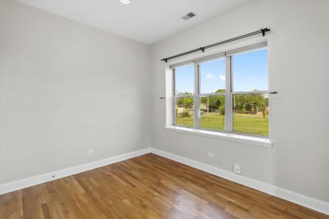 512 East Oakwood Boulevard Chicago IL 60653