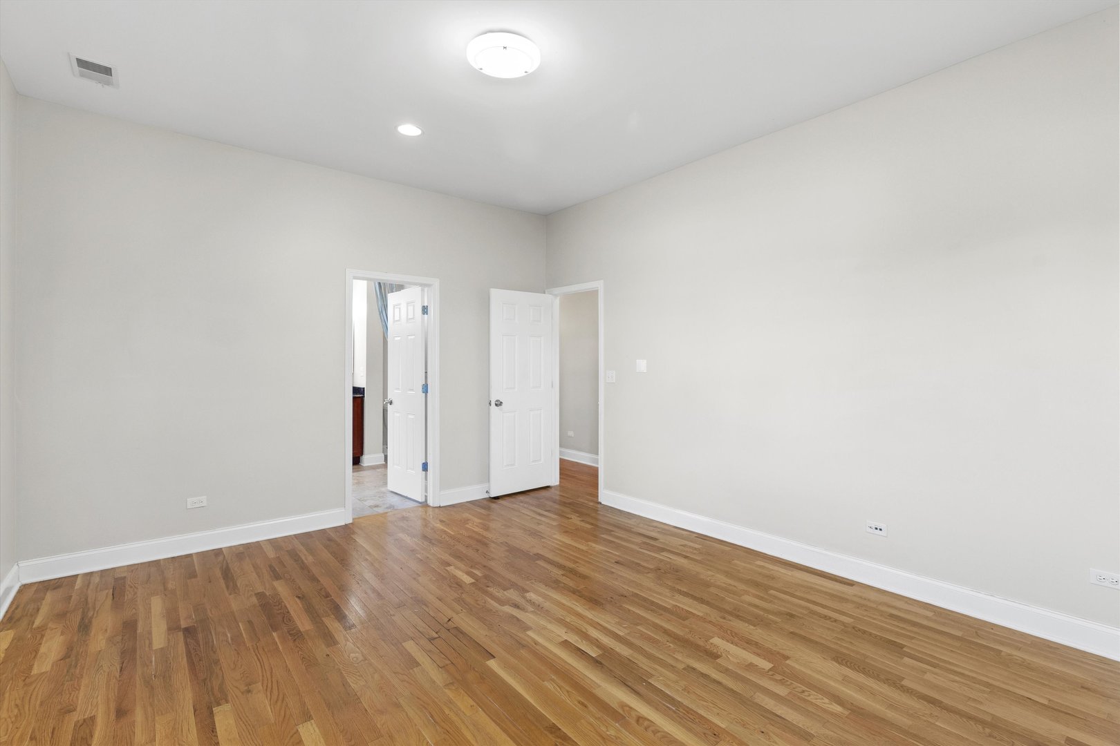 512 East Oakwood Boulevard Chicago IL 60653