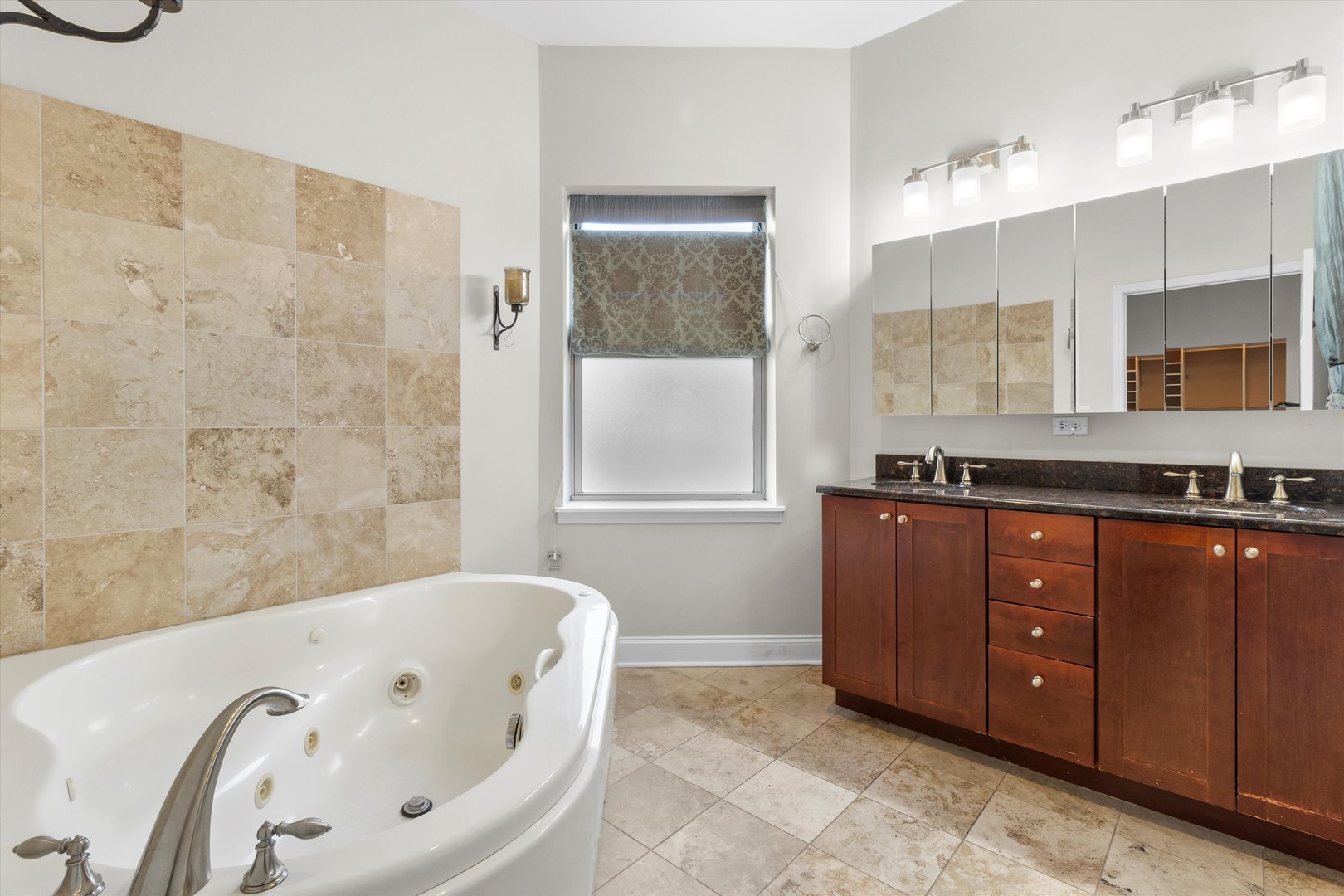 512 East Oakwood Boulevard Chicago IL 60653