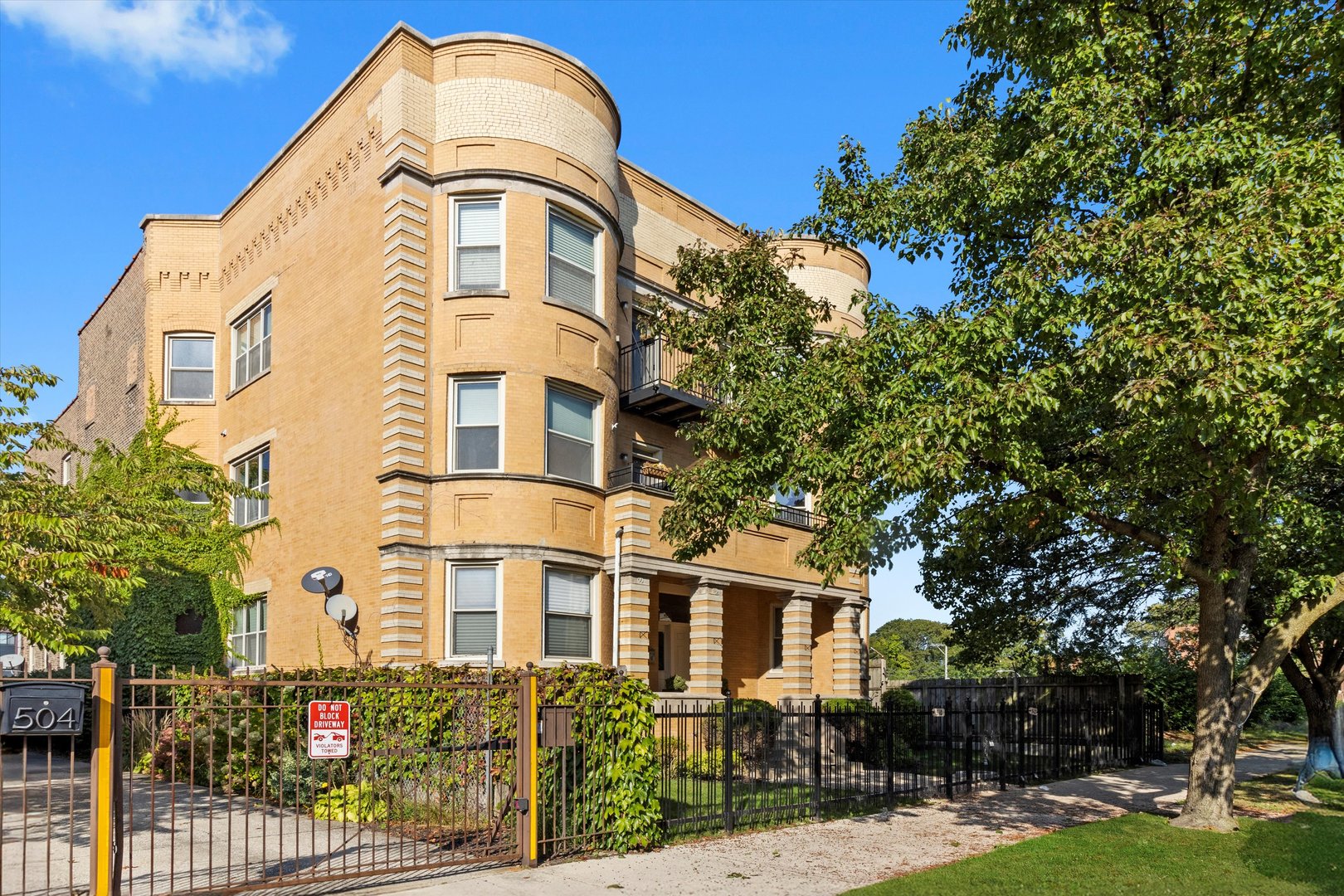512 East Oakwood Boulevard Chicago IL 60653