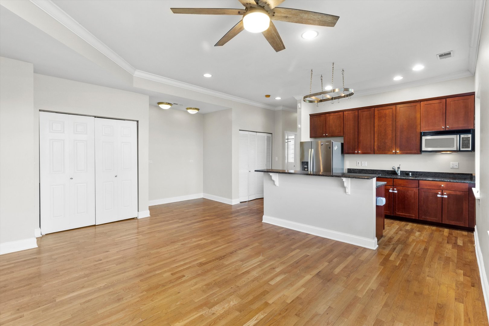 512 East Oakwood Boulevard Chicago IL 60653