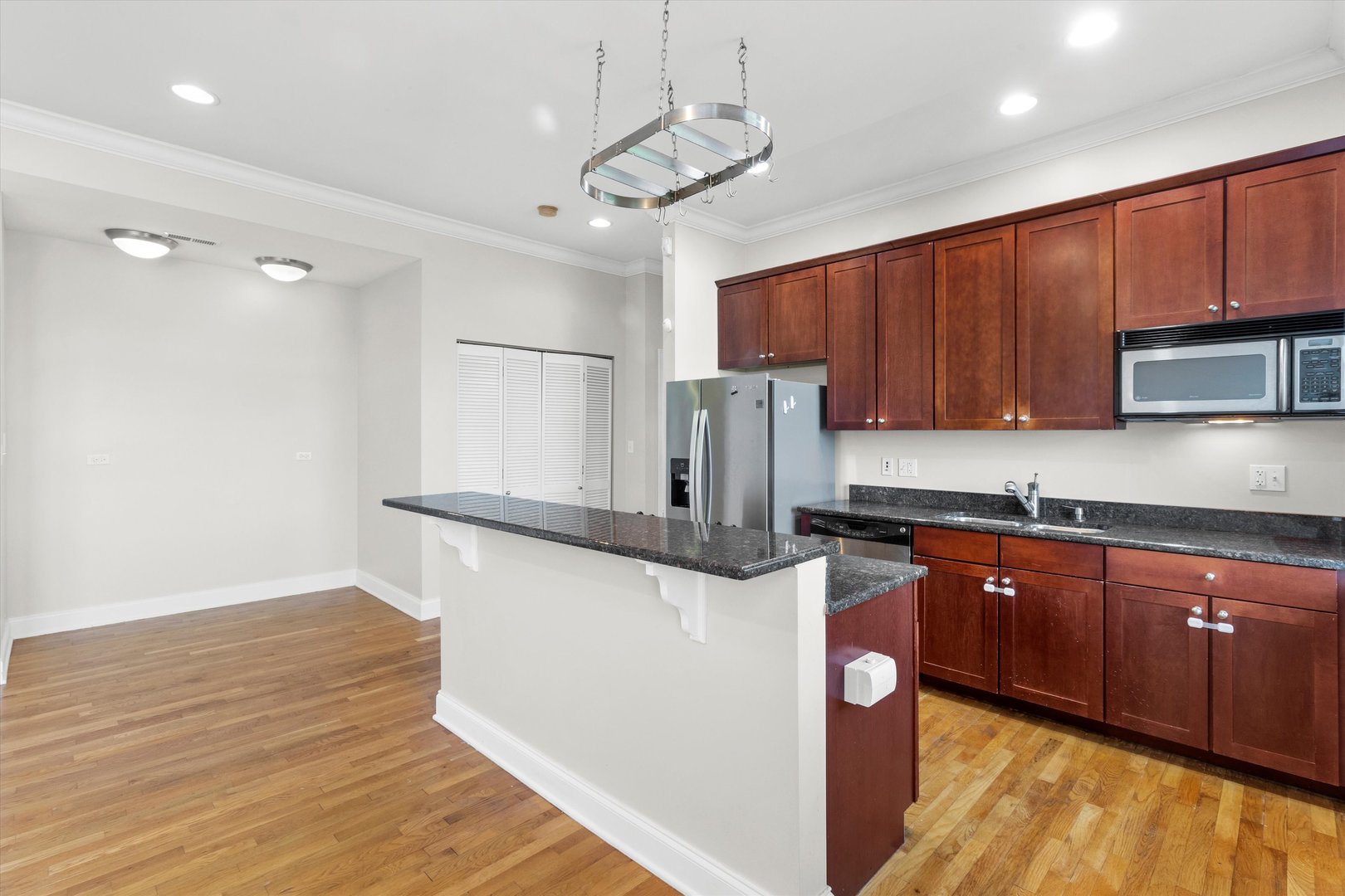 512 East Oakwood Boulevard Chicago IL 60653