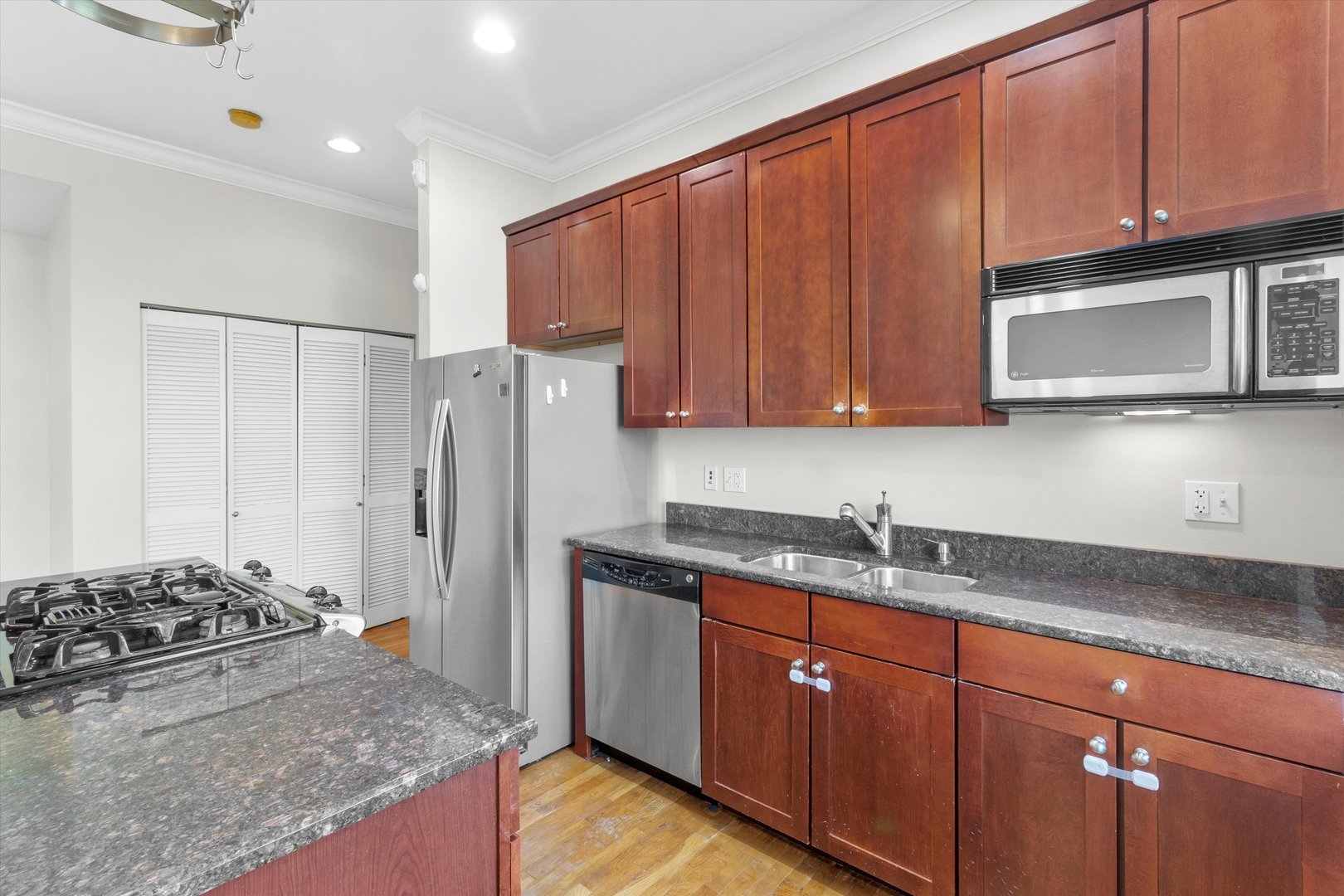 512 East Oakwood Boulevard Chicago IL 60653
