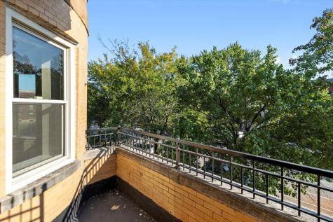 512 East Oakwood Boulevard Chicago IL 60653
