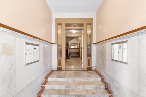 512 East Oakwood Boulevard Chicago IL 60653