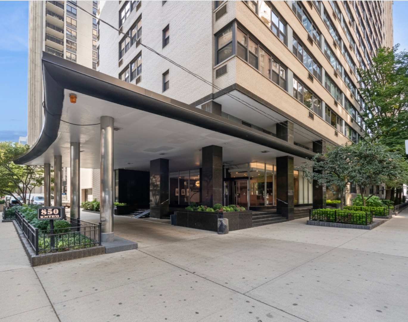 850 North Dewitt Place Chicago IL 60611