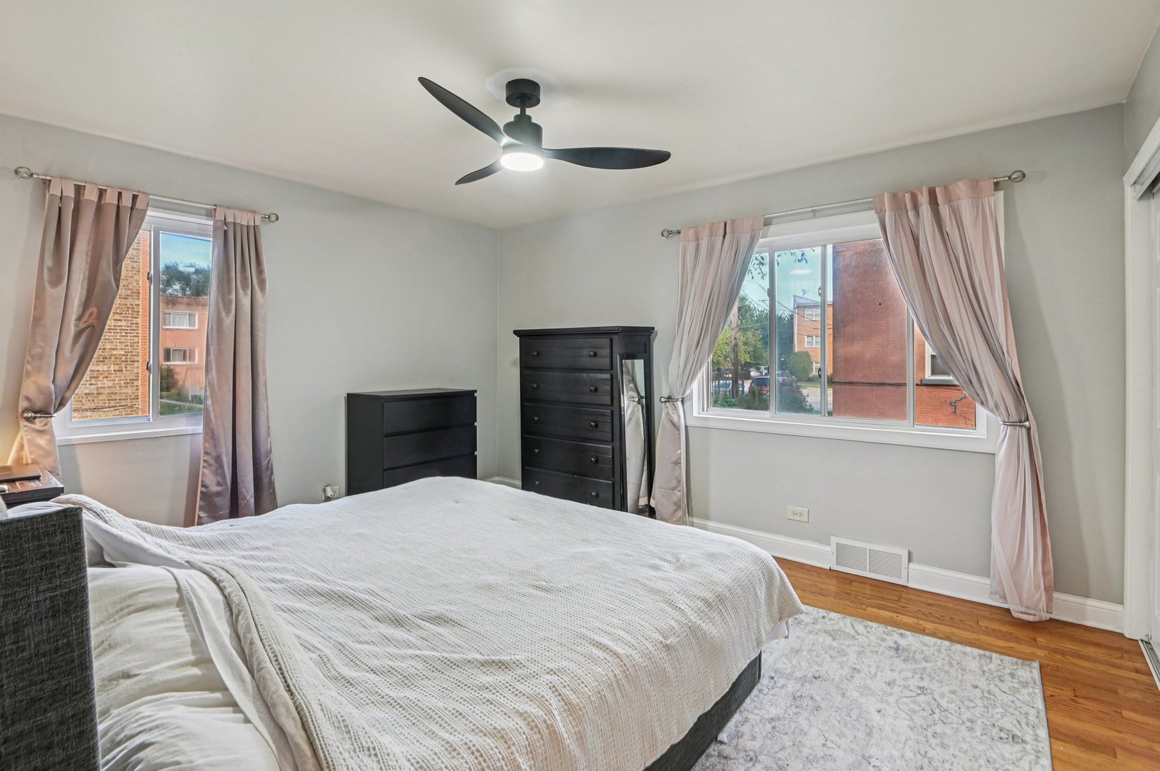 2444 West Berwyn Avenue Chicago IL 60625