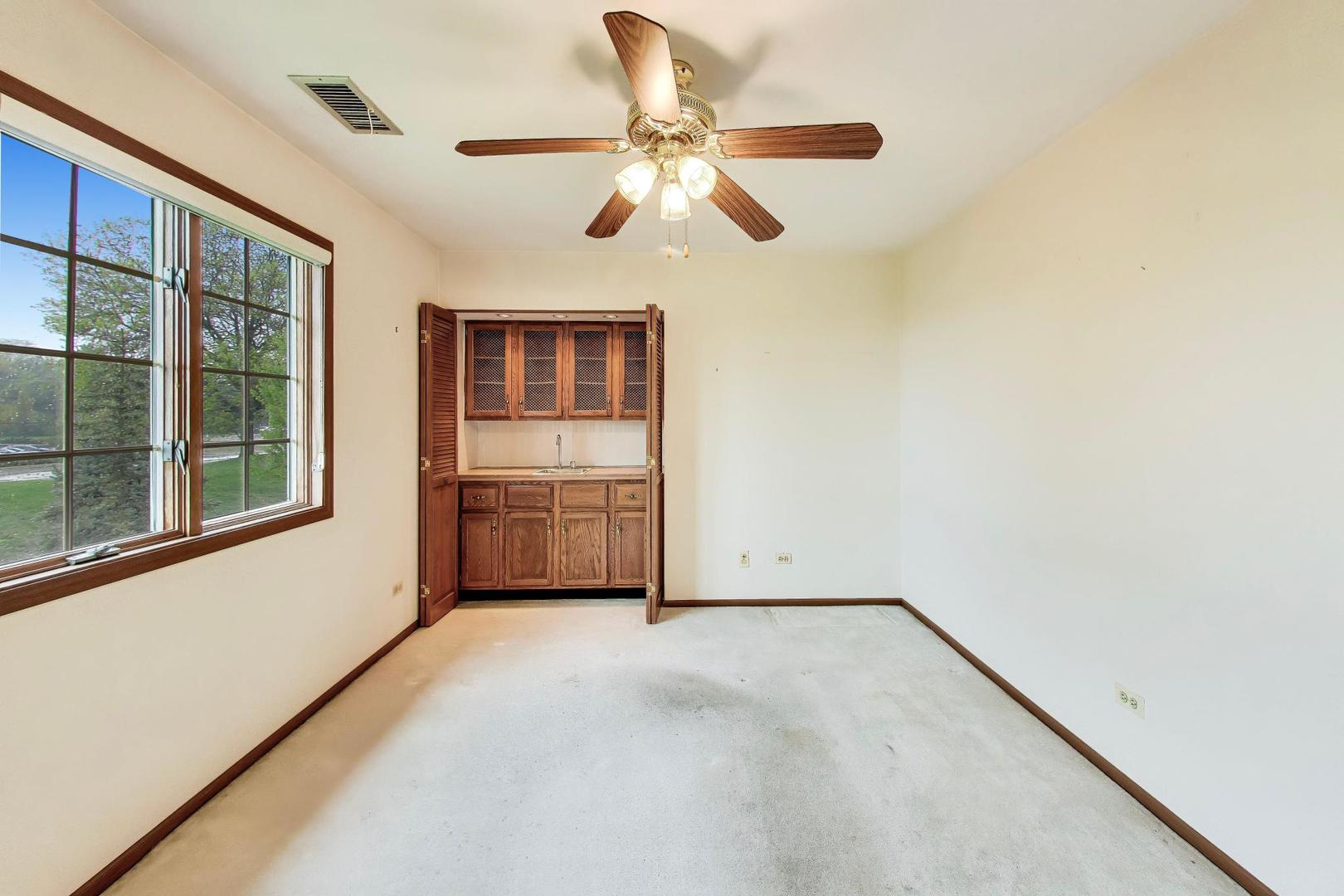 245 Windsor Lane Willowbrook IL 60527