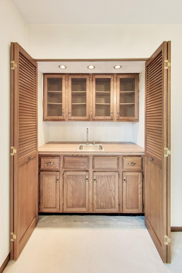 245 Windsor Lane Willowbrook IL 60527
