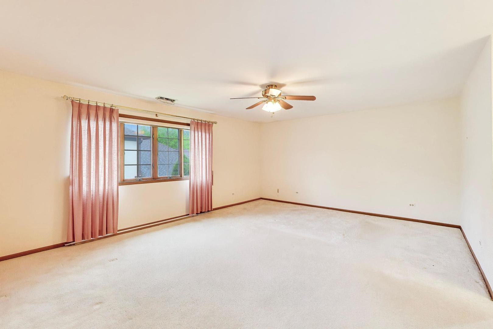 245 Windsor Lane Willowbrook IL 60527