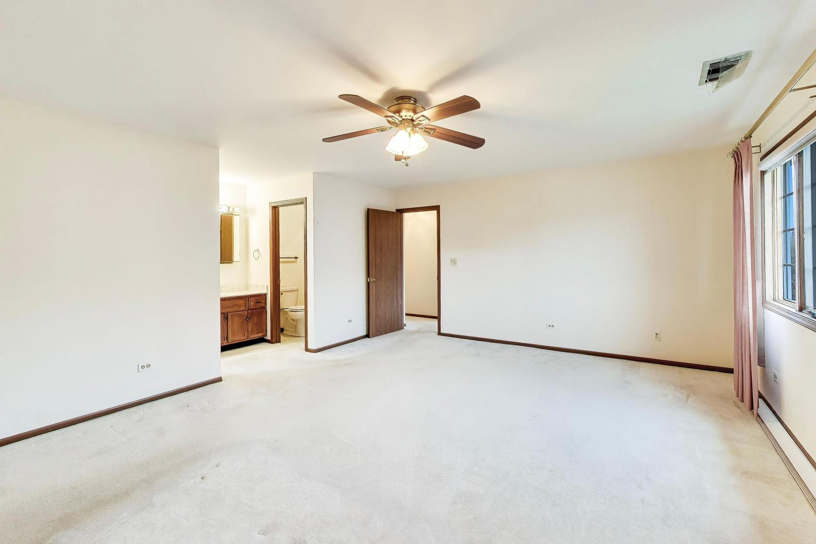 245 Windsor Lane Willowbrook IL 60527