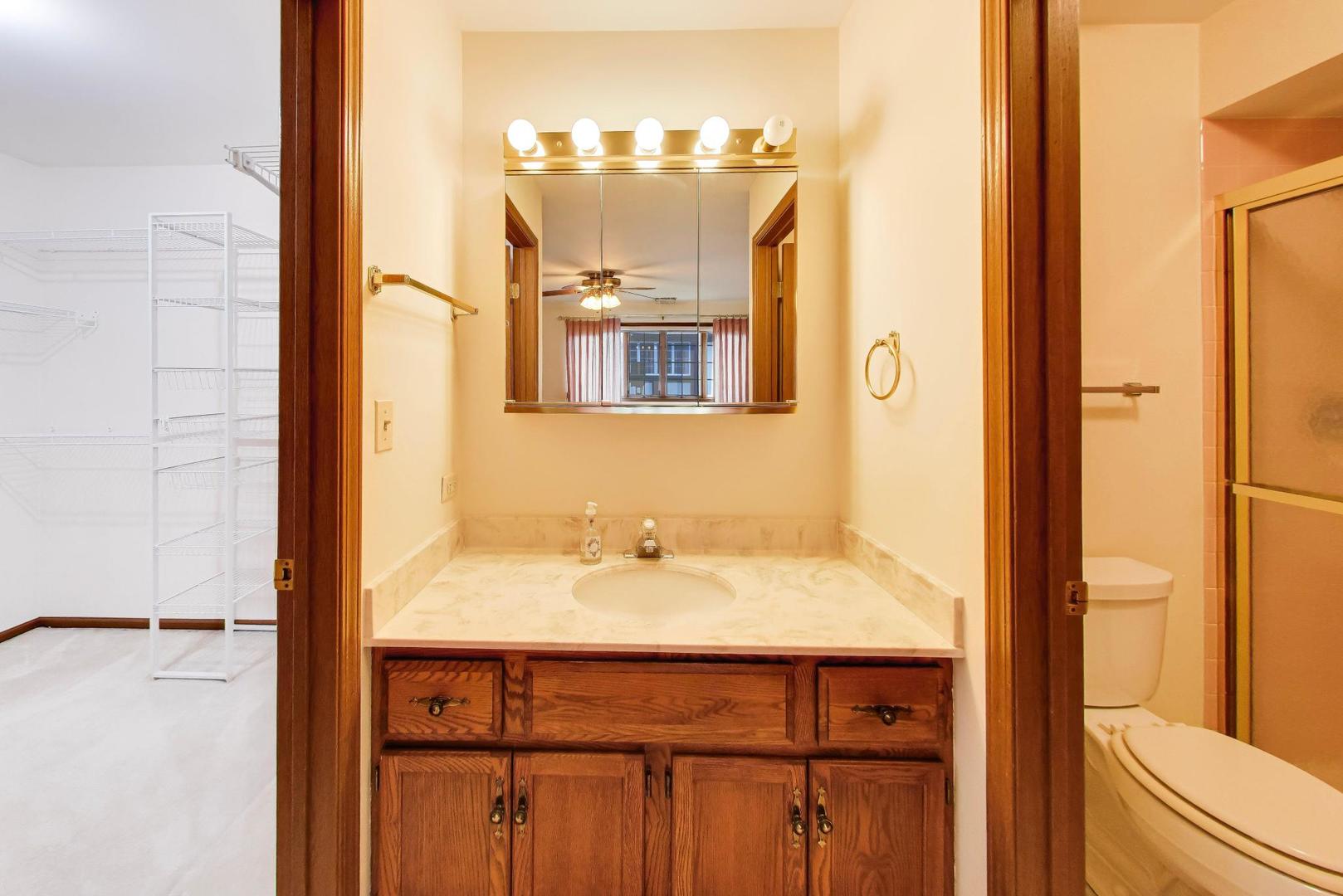 245 Windsor Lane Willowbrook IL 60527