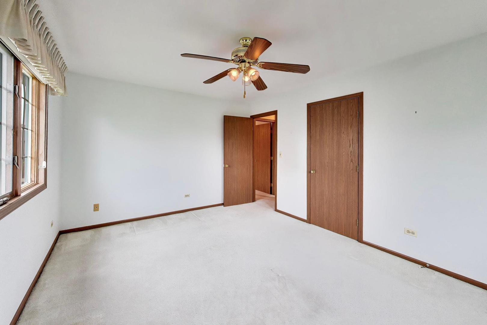 245 Windsor Lane Willowbrook IL 60527