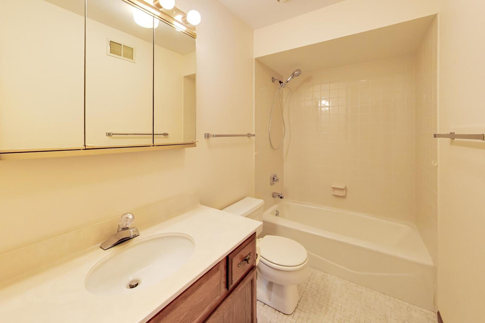 245 Windsor Lane Willowbrook IL 60527