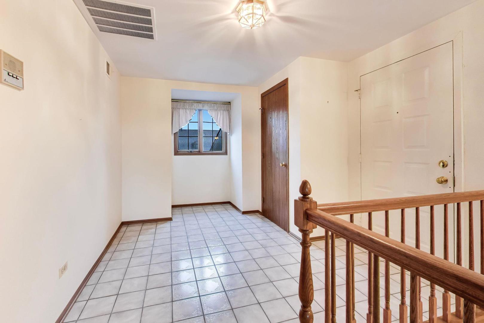 245 Windsor Lane Willowbrook IL 60527