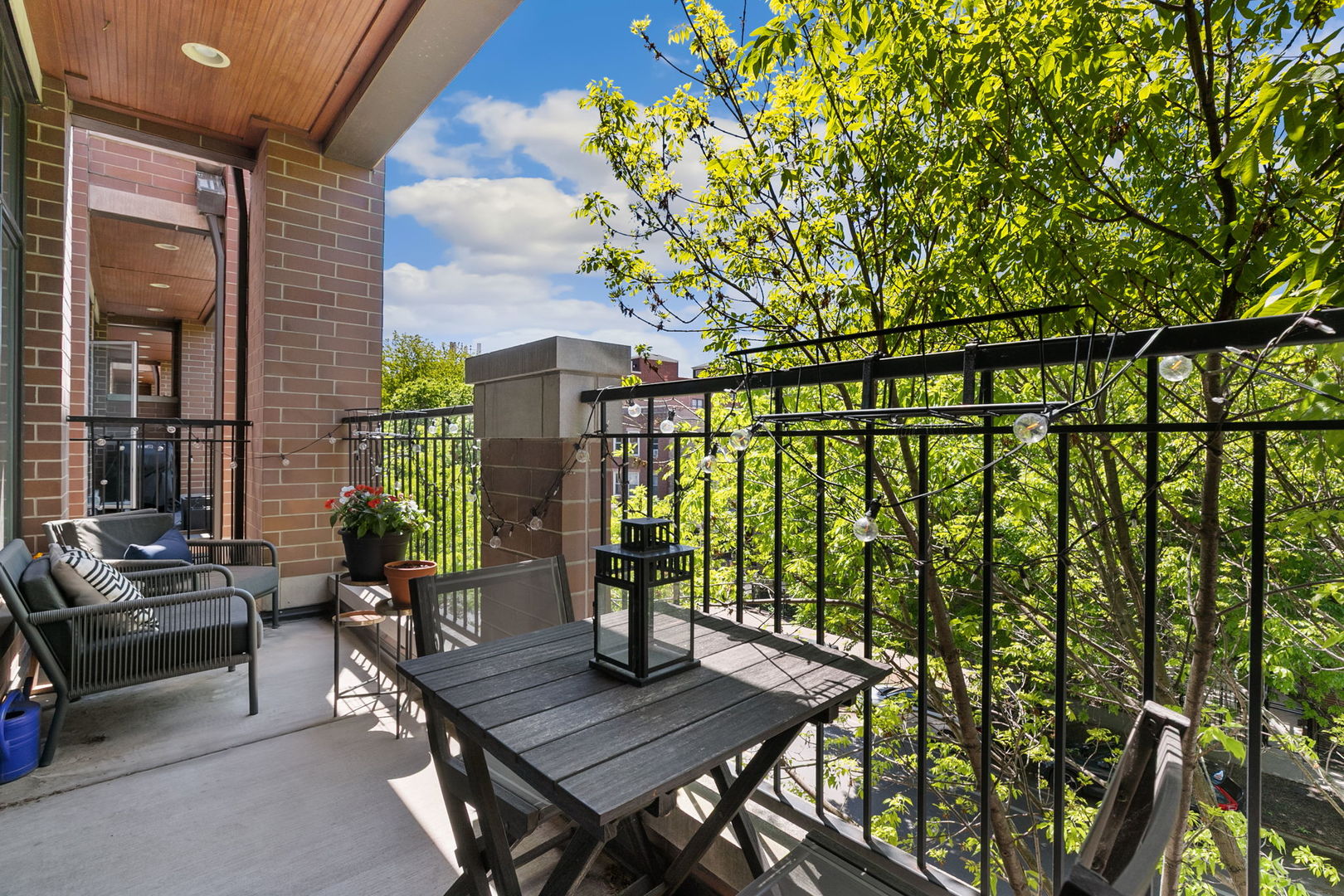 4839 North Damen Avenue Chicago IL 60625