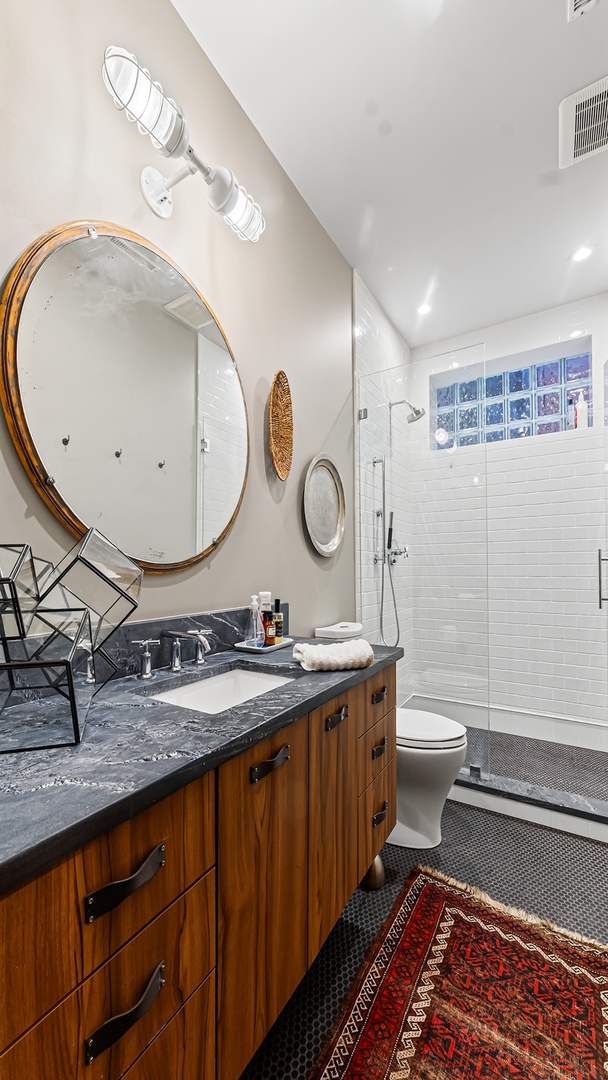 820 West Buckingham Place Chicago IL 60657