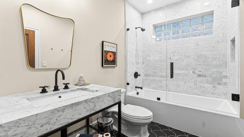 820 West Buckingham Place Chicago IL 60657