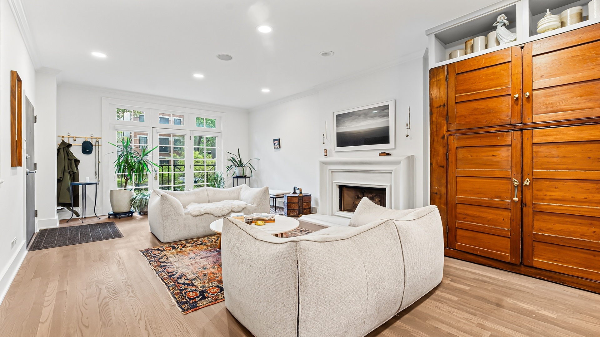 820 West Buckingham Place Chicago IL 60657