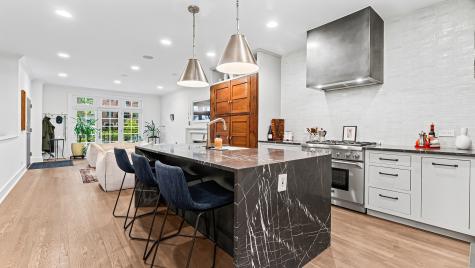 820 West Buckingham Place Chicago IL 60657