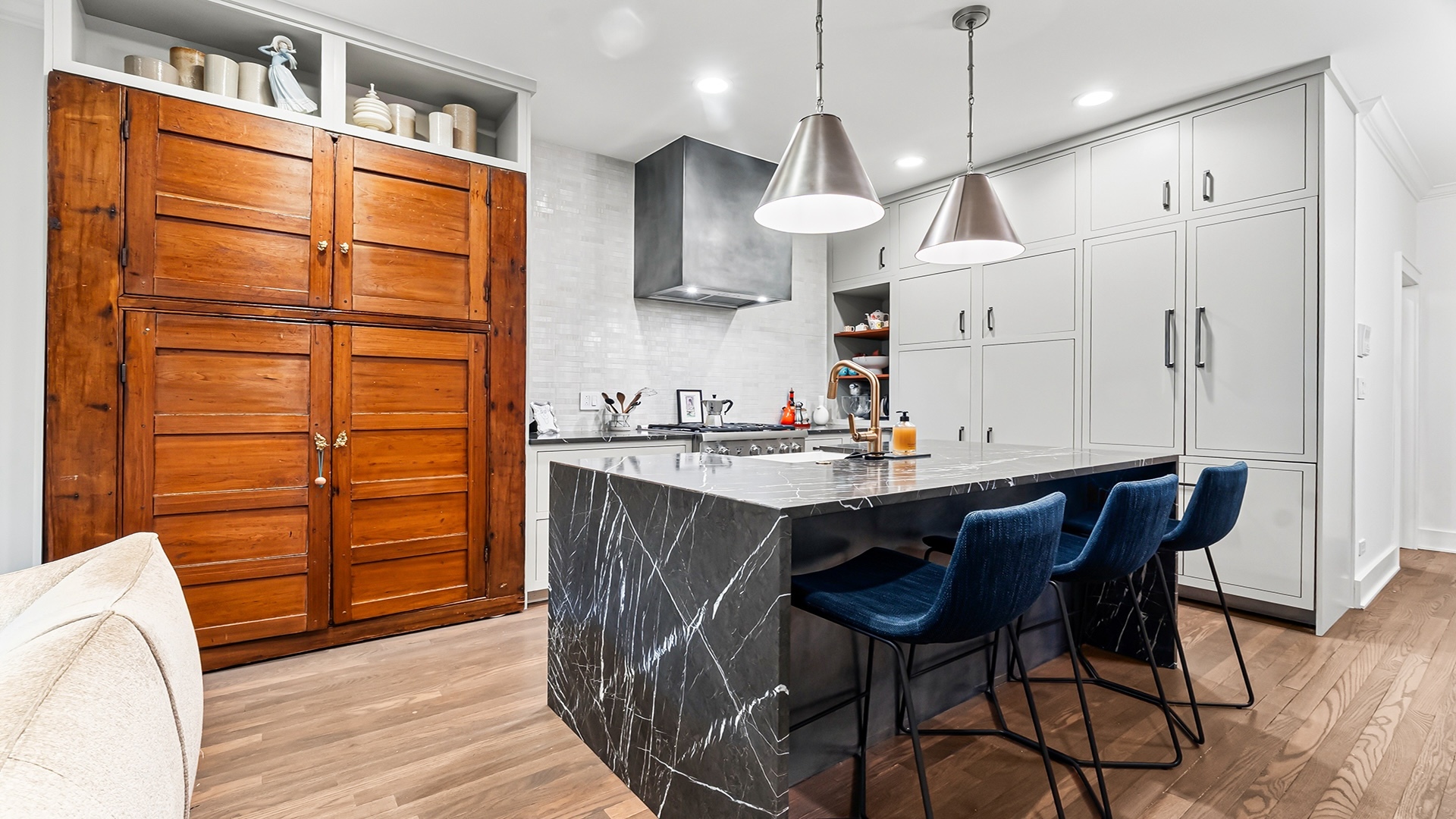 820 West Buckingham Place Chicago IL 60657