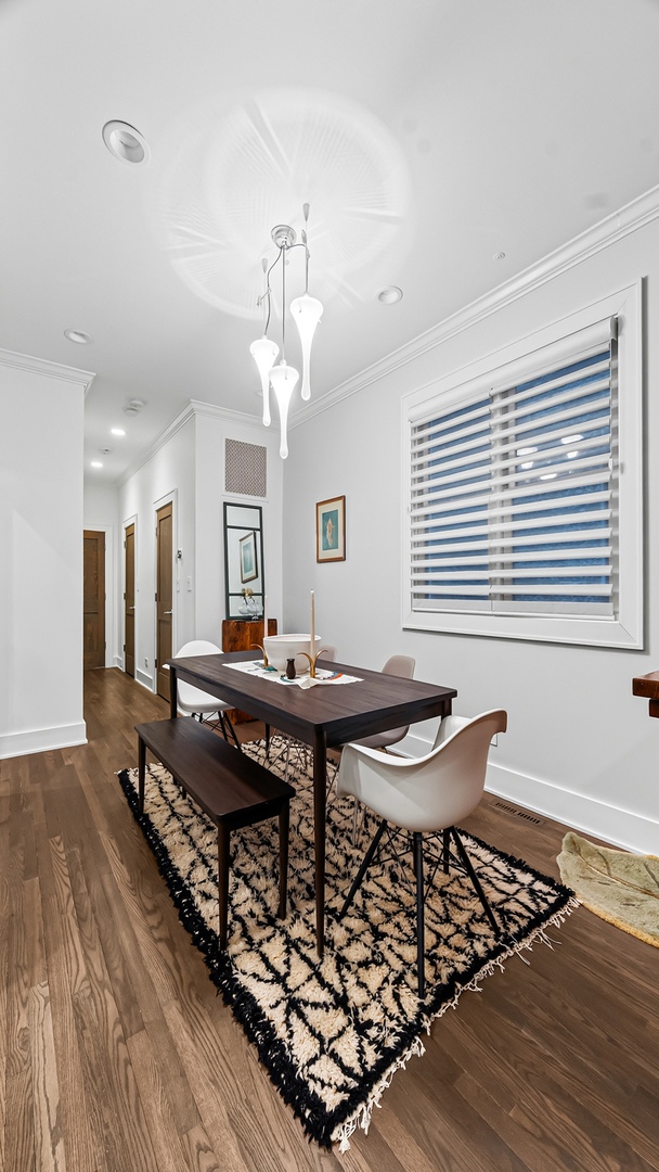 820 West Buckingham Place Chicago IL 60657