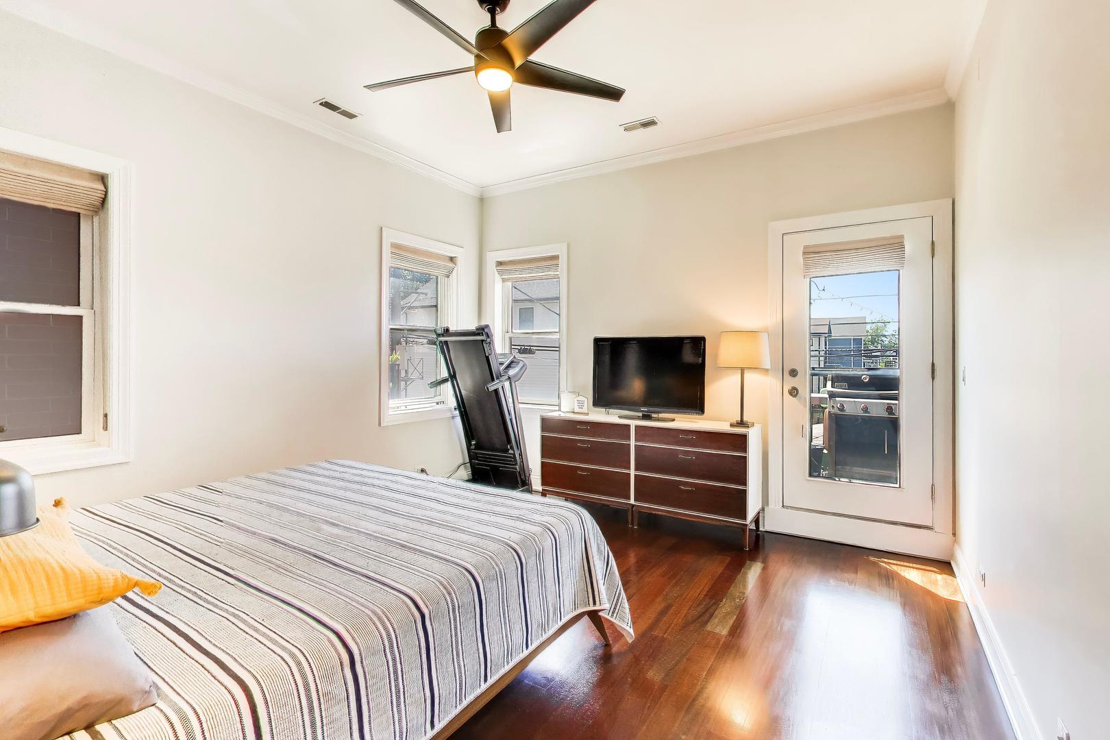 4110 North Western Avenue Chicago IL 60618