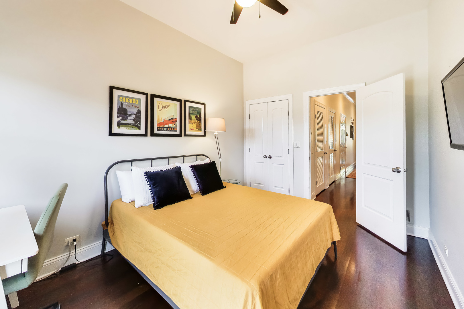 4110 North Western Avenue Chicago IL 60618