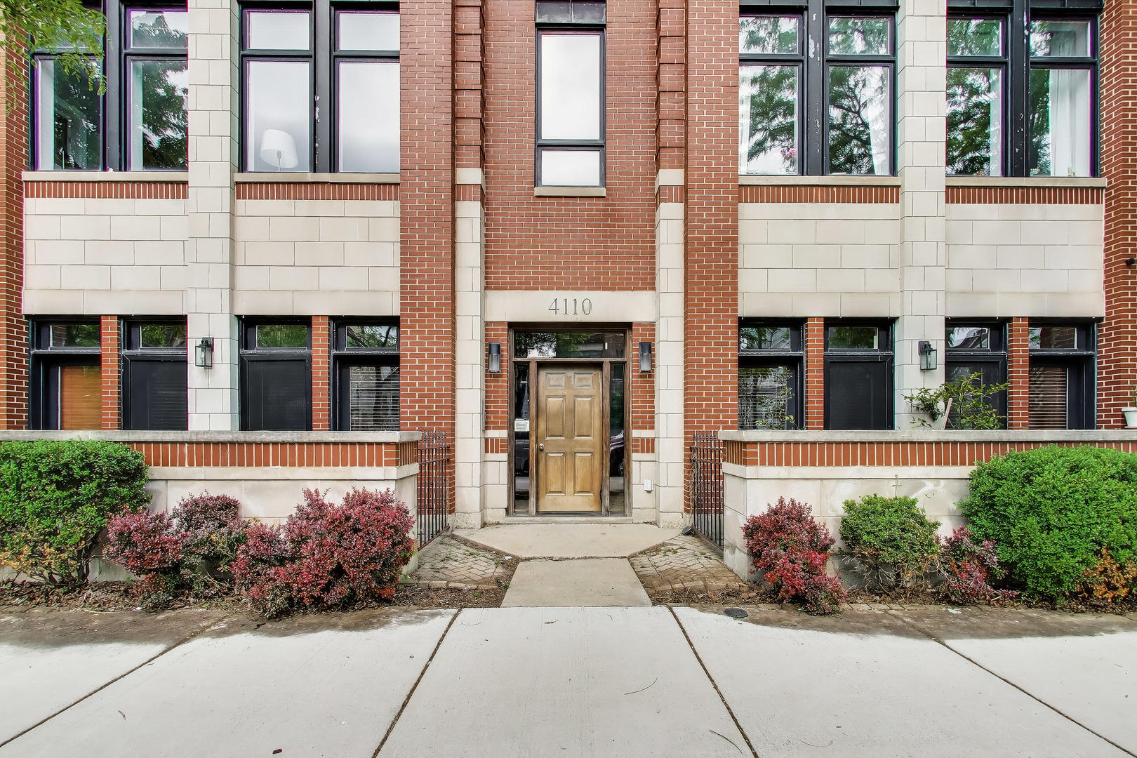 4110 North Western Avenue Chicago IL 60618