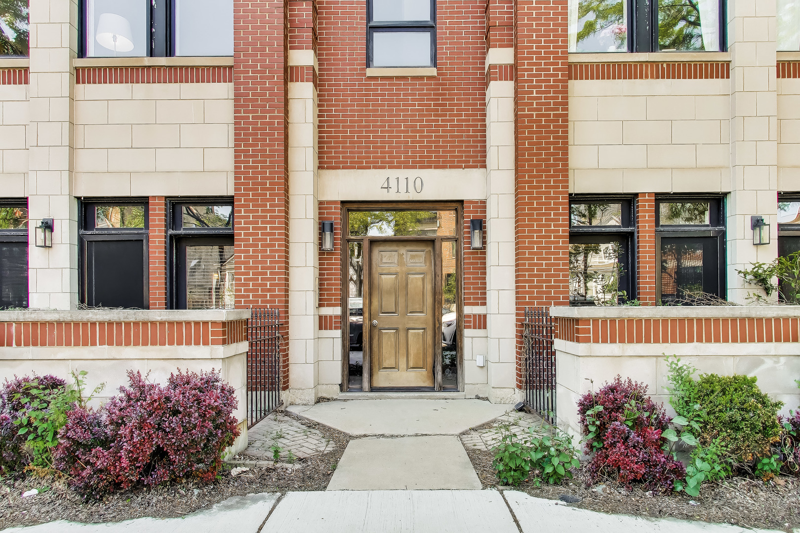 4110 North Western Avenue Chicago IL 60618