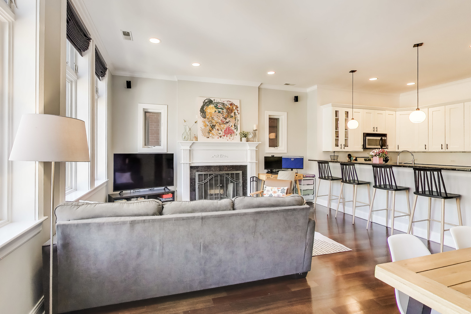 4110 North Western Avenue Chicago IL 60618