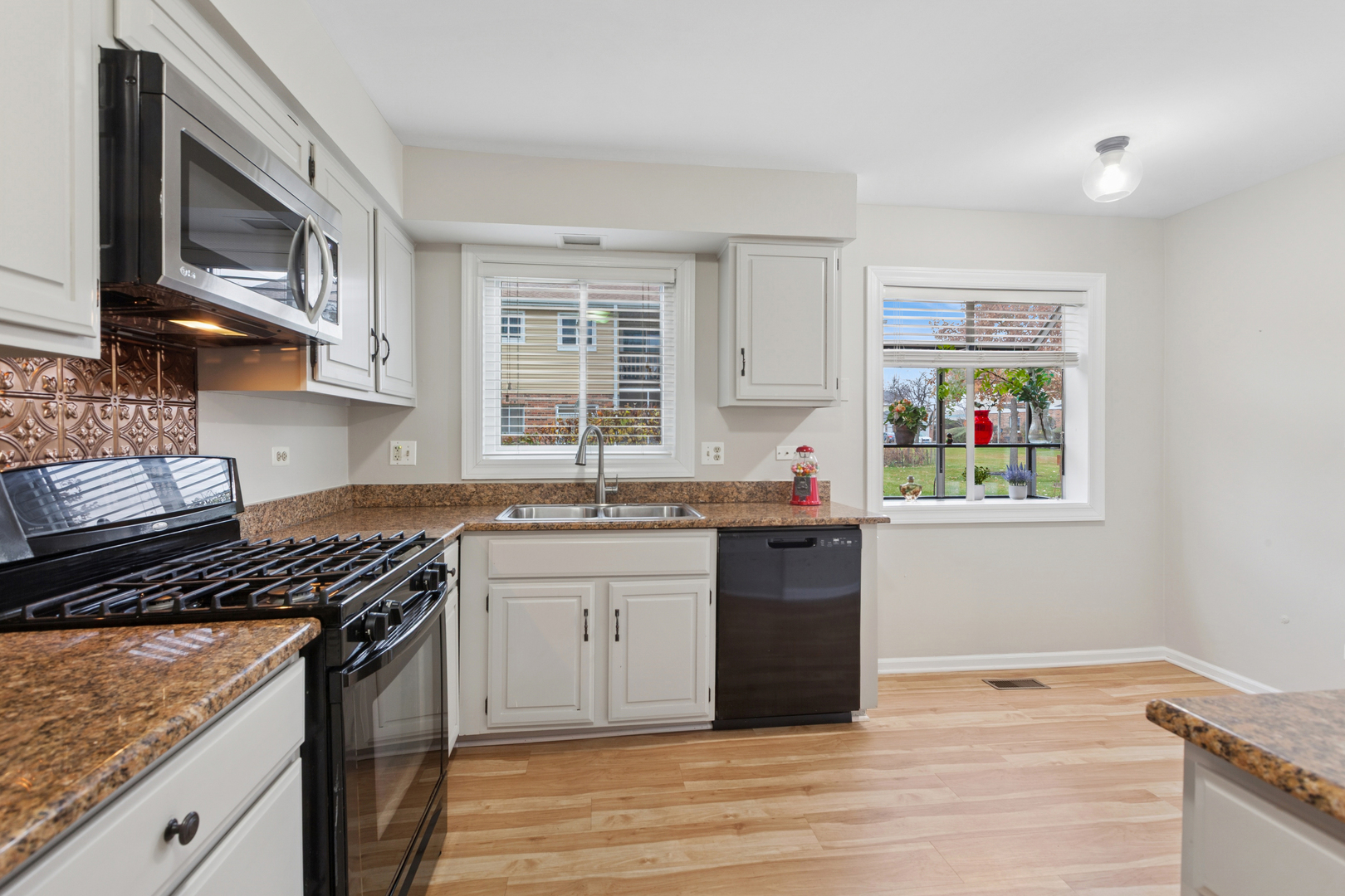 724 Maplewood Court Willowbrook IL 60527