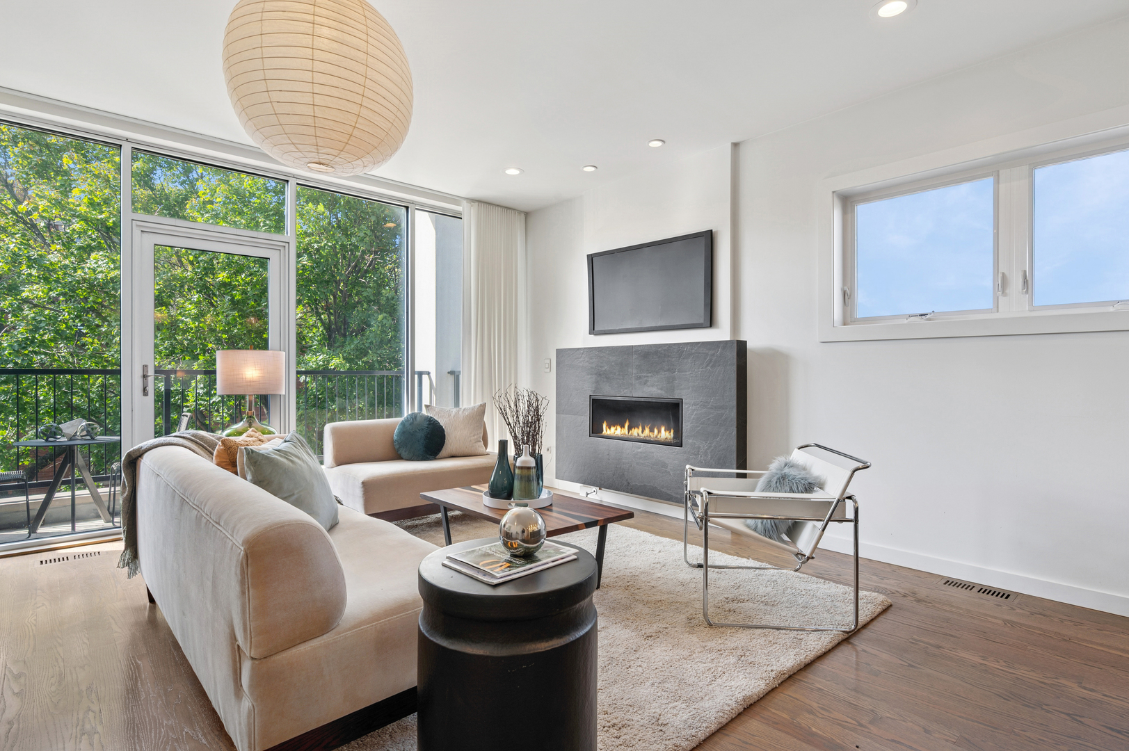 2237 North Hoyne Avenue Chicago IL 60647