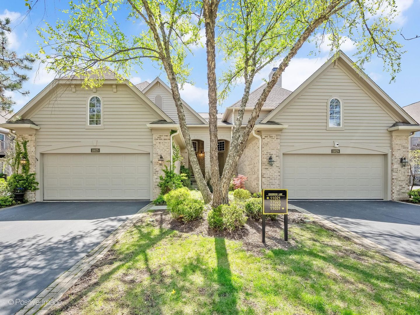 11025 Edgebrook Lane Indian Head Park IL 60525