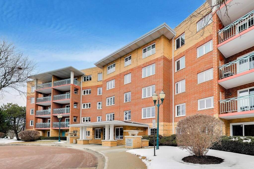 710 Creekside Drive Mount Prospect IL 60056